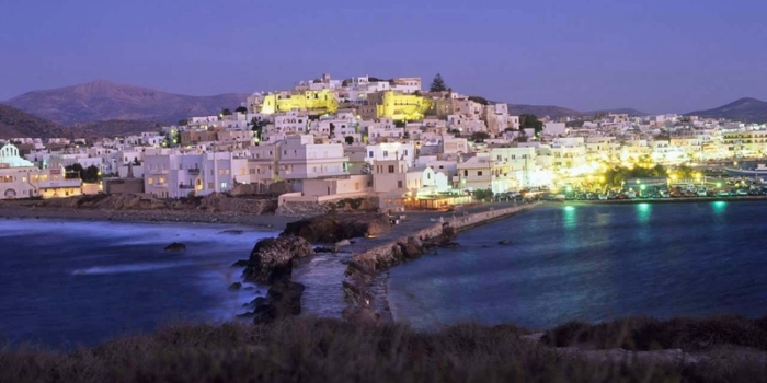 Chora (Naxos). Night scene. Naxos island. Cyclades. Greece. George Detsis. 09/2004.