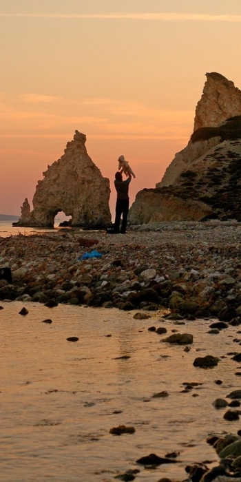 Greece, Cyclades. Kimolos. Faily affection in Mavrospilea beach. Sunset between the white rocks. © Maro Kouri